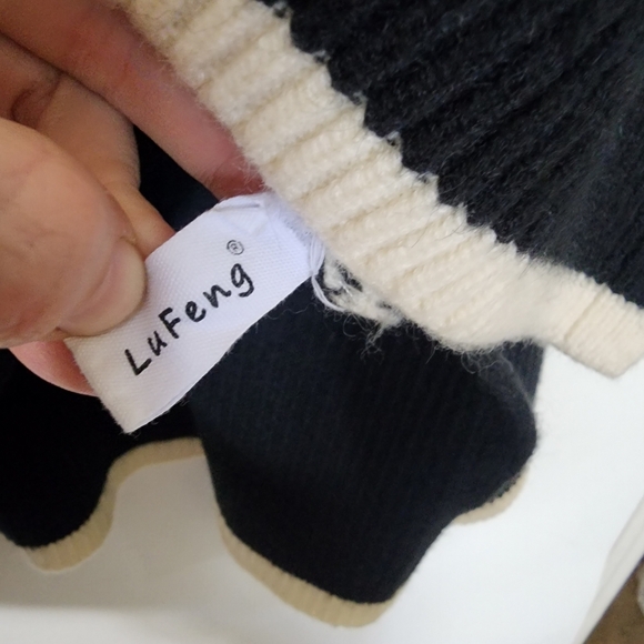 Black and white striped heavy sweater - Picture 9 of 12